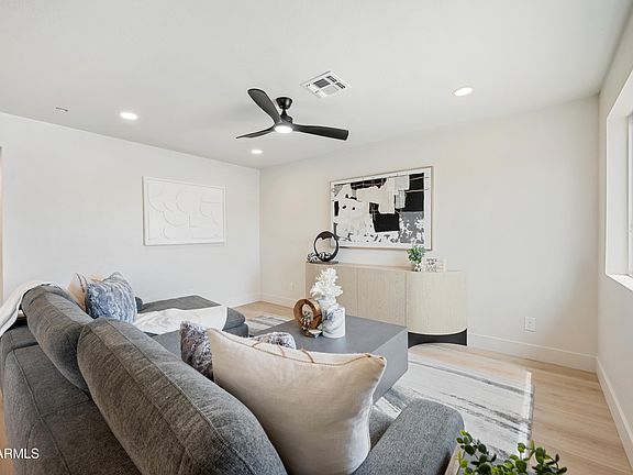 4th image of 2134 E HARVARD Street