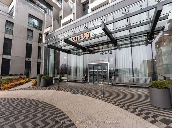 30 Inn On The Park Dr #221, Toronto, ON M3C 0P7