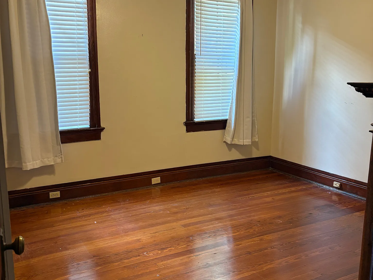 5 bed, 1900 sqft, $900 — Photo 1