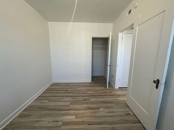 5th image of 229 W Jackson Blvd APT 3A