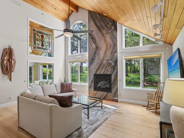 2395 White Oak Trail, Oregon, WI 53575