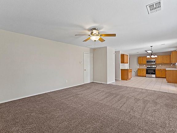 4th image of 421 Deer Park Dr