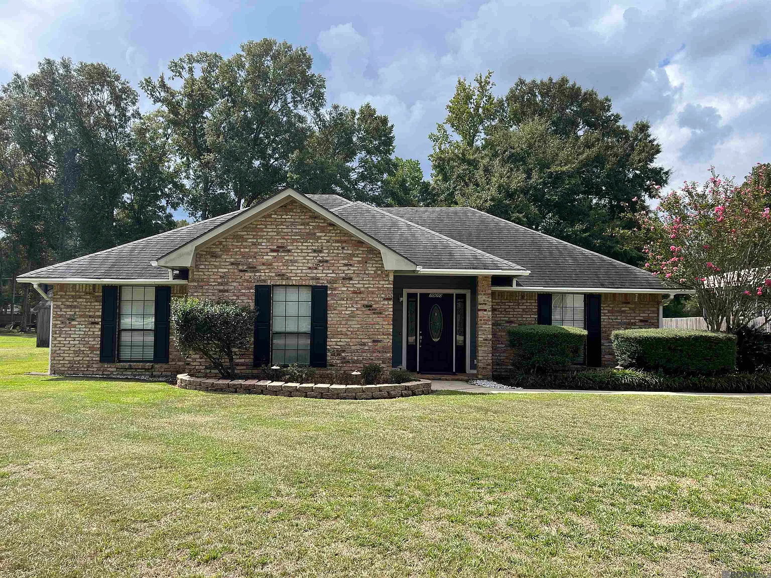 3 bed, 2214 sqft, $2,100 — Photo 1