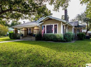 803 E College St, Seguin, TX 78155