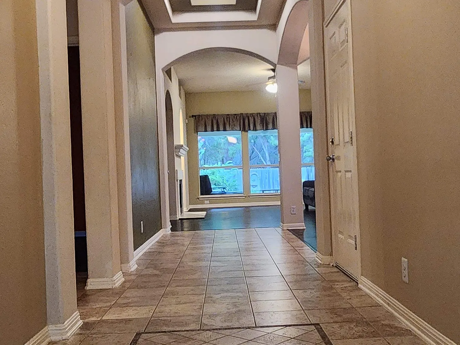 3 bed, 1913 sqft, $2,295 — Photo 3