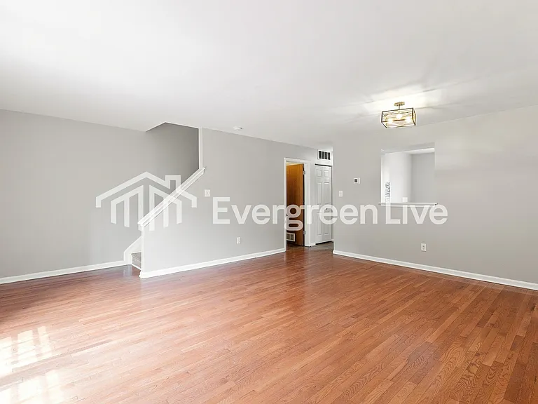 13 Hardwood Dr — Photo 2