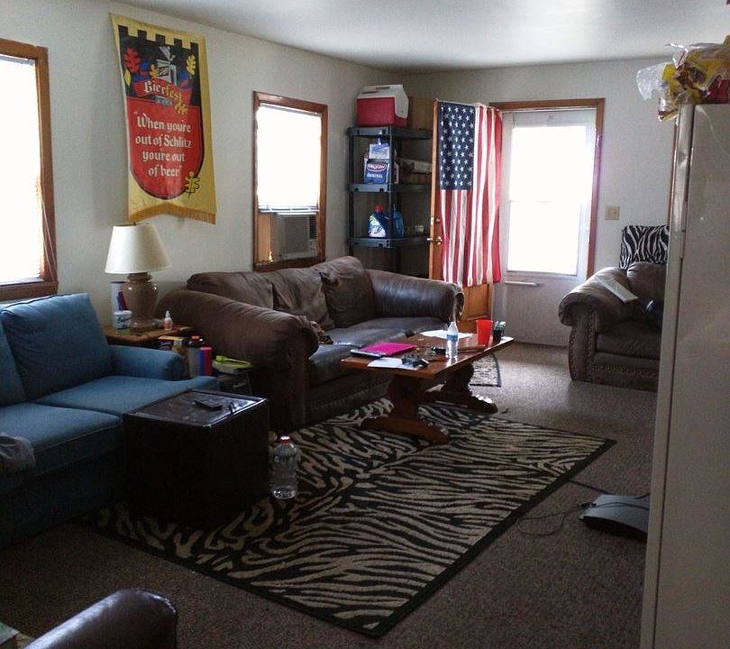 2nd image of 1131 Pine St
