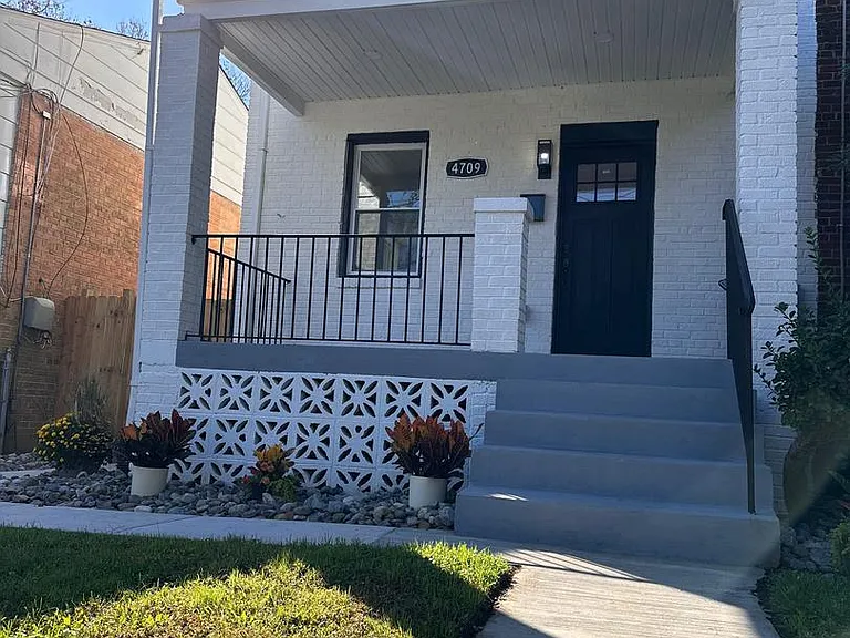 4709 Clay St NE — Photo 10