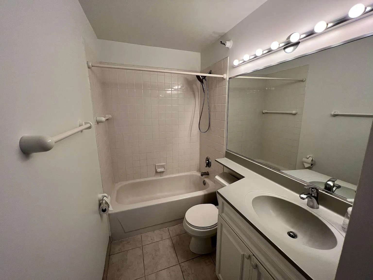 3660 N Lake Shore Dr — Photo 2