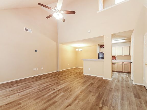 4th image of 525 Valley View Dr