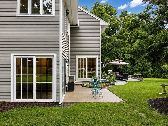 4th image of 4 Turner Ln