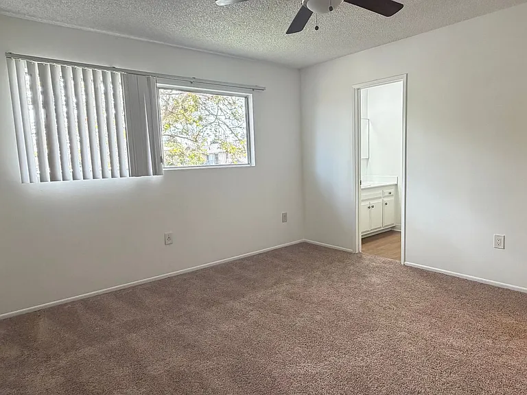 2702 W Aurora St — Photo 8