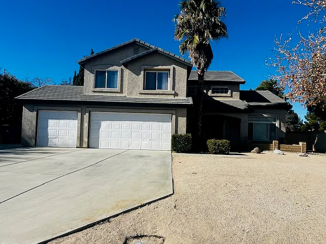 4 bed, 2.5 bath, 2476 sqft, $2,950 — Photo 1