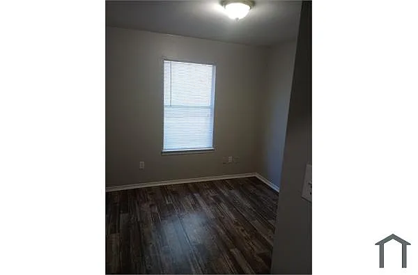 Building Photo - 1655 Amanda St #3