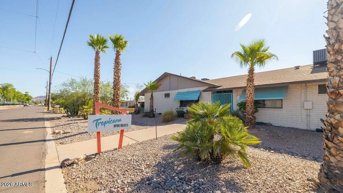 1 bed, 1.0 bath, 800 sqft, $1,295 — Photo 1
