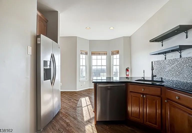 1039 Shadowlawn Dr — Photo 5