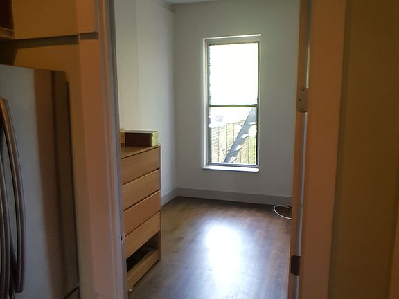 5th image of 629 Willoughby Ave APT 2