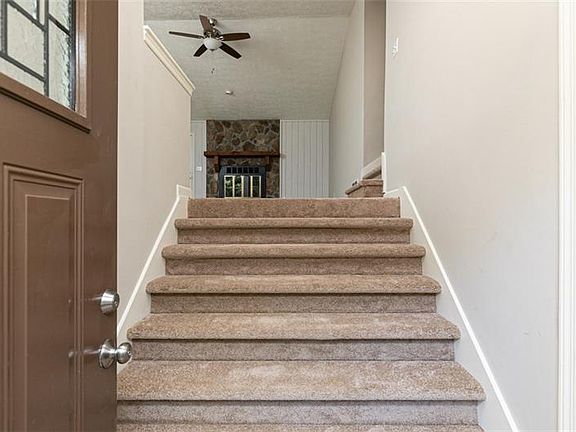 5th image of 424 Creekside Ln