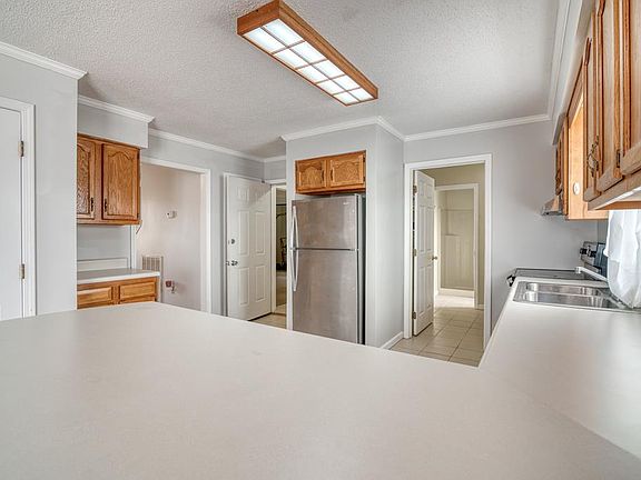 5th image of 304 Worley St