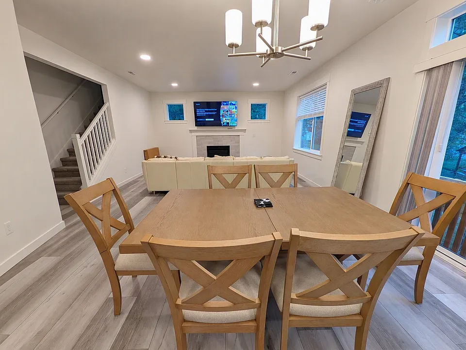 458 Topaz St #1