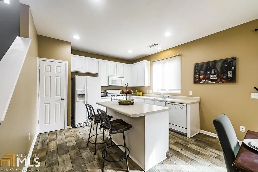3 bed, 2.5 bath, $1,750 — Photo 4