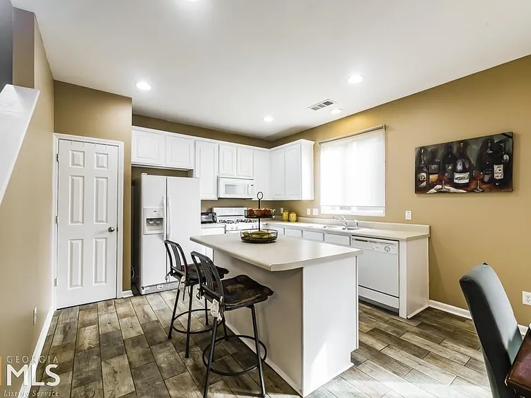 419 Silver Spring St — Photo 4