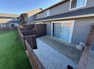 802 Aaron Dr #B, Lynden, WA 98264