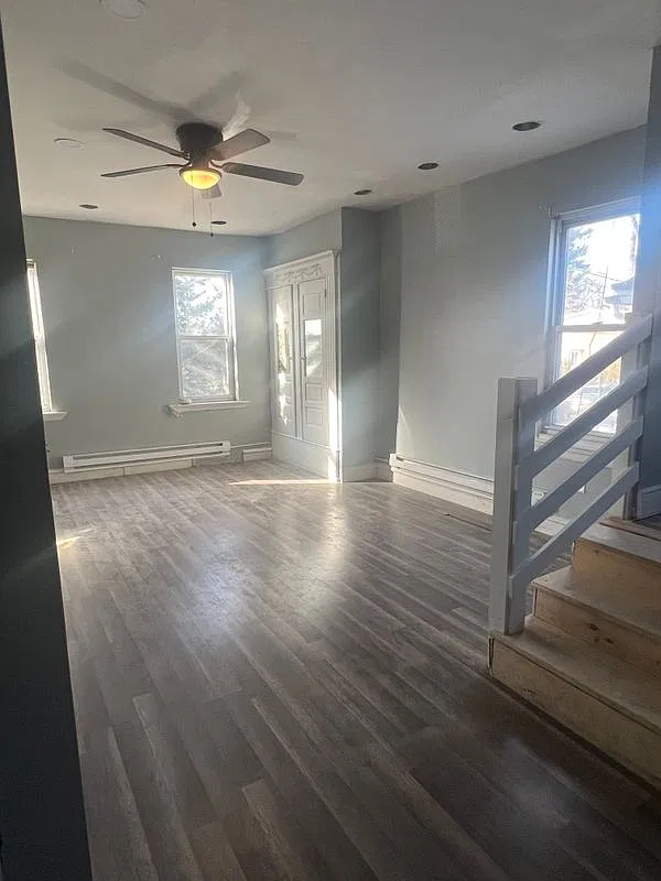 3 bed, 1.0 bath, 1200 sqft, $2,000 — Photo 1