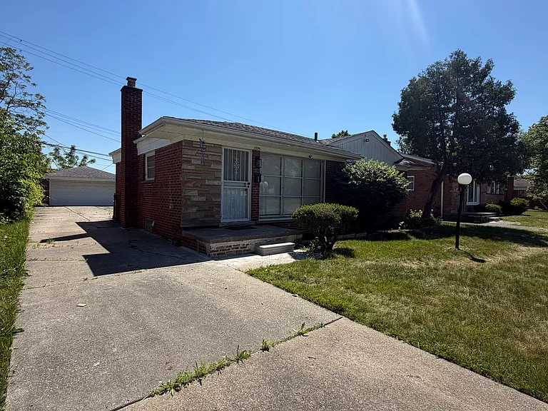 15741 Ellis St — Photo 2