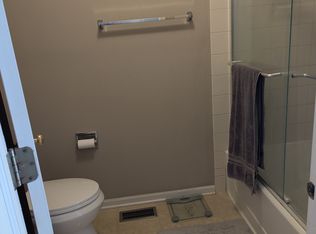 272 Grand Ridge Rd #1, Saint Charles, IL 60175