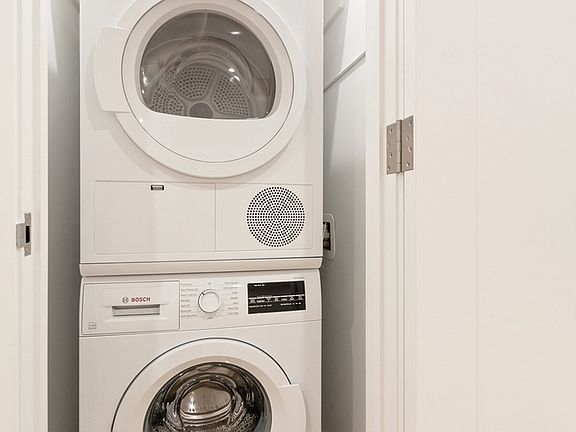 5th image of 225 W 23rd St APT 3B