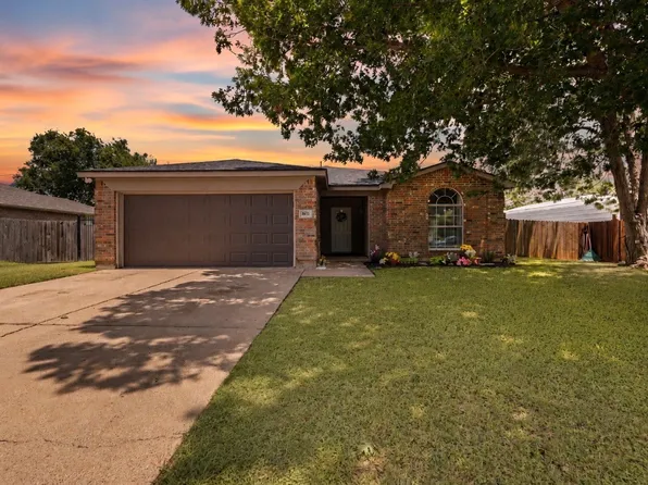 1611 Berry Dr, Cleburne, TX 76033