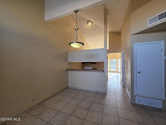 5th image of 10214 Silver Strand Pl