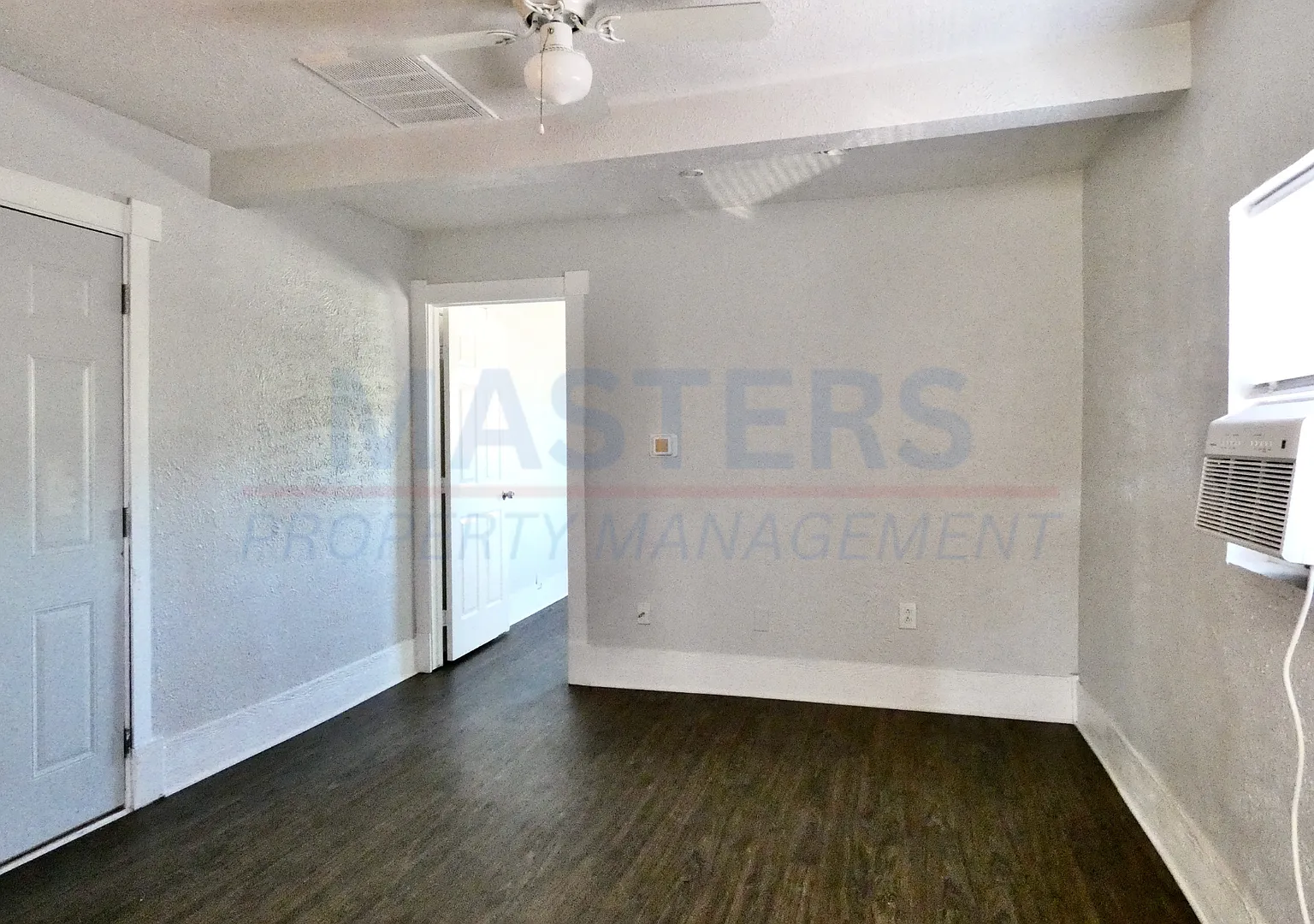 420 Barker St — Photo 2