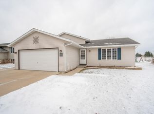 1560 Foxtail Dr, Hartford, WI 53027