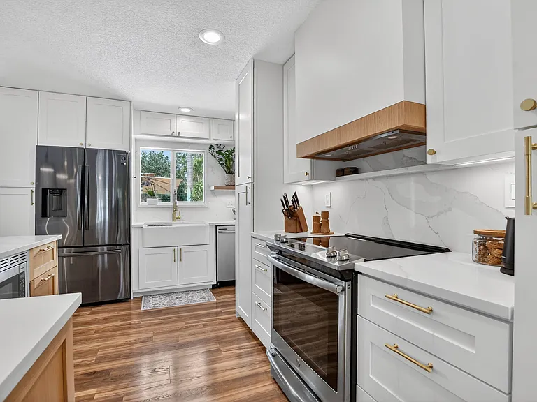 6951 NE 7th Ave — Photo 18