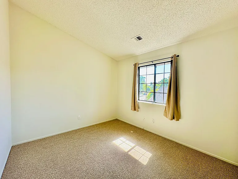 1537 Yarberry Dr — Photo 15