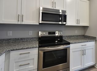 926 E Gilbreath St #302, Graham, NC 27253