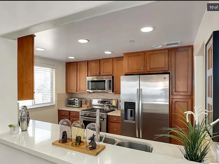 936 N Hudson Ave #301 — Photo 18