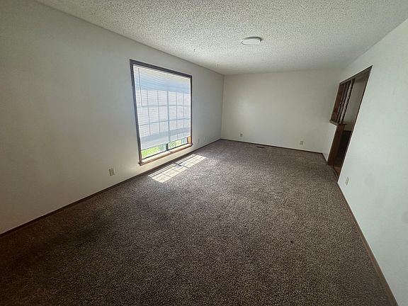 4th image of 412 S Wyandotte Ave