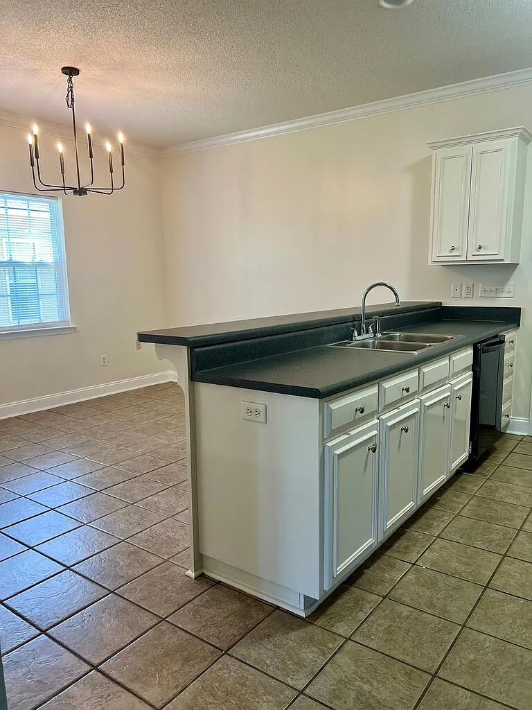3 bed, 2.0 bath, 1680 sqft, $1,695 — Photo 4