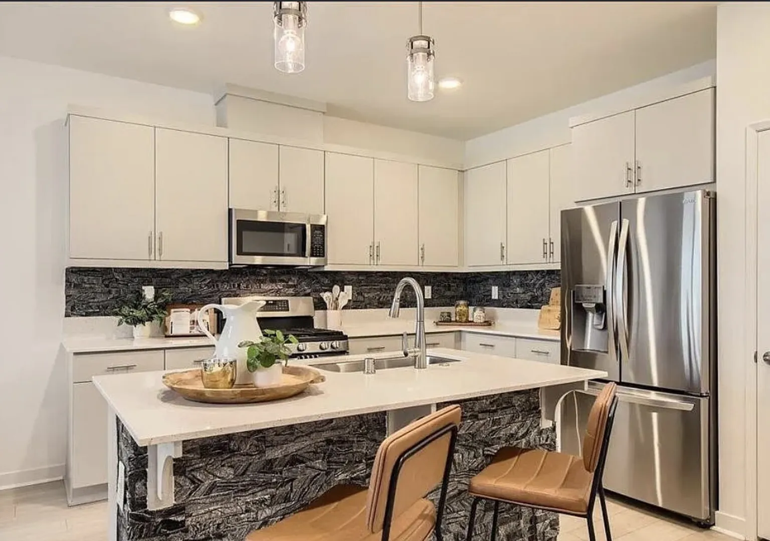 Charming Fallbrook Townhouse — Photo 4