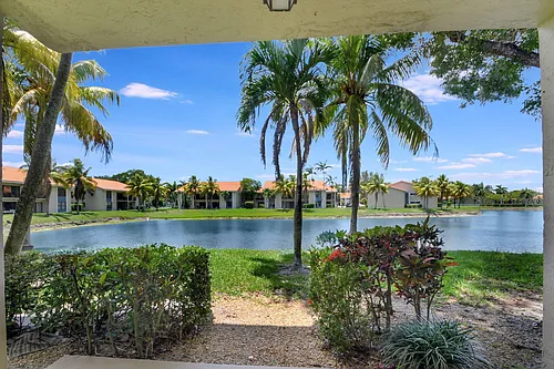 1495 Lake Crystal Dr #B Photo 1