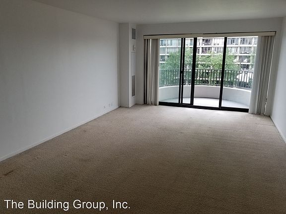 4th image of 2020 N Lincoln Park W APT 4L