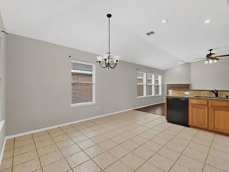 1037 Johnson City Ave — Photo 11