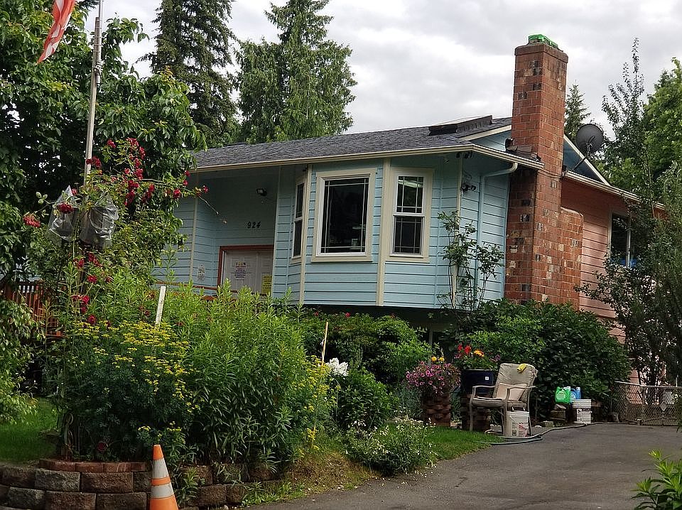 2nd image of 924 219th Pl SE