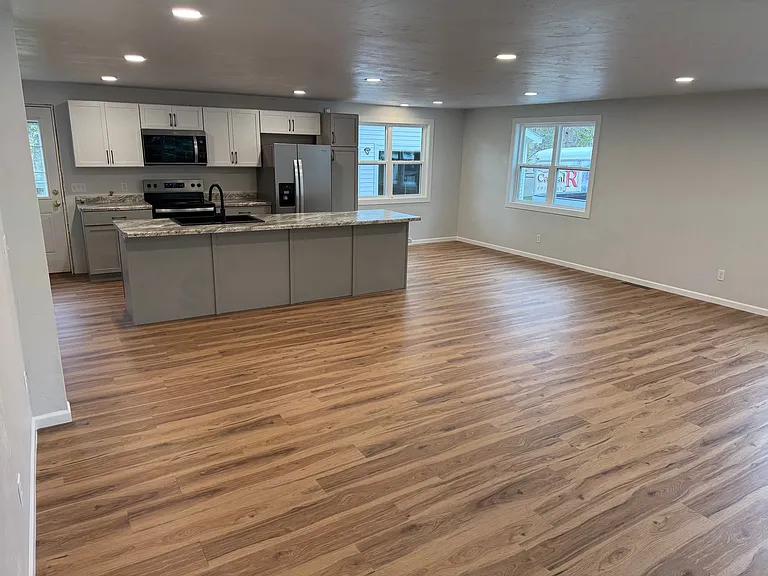 102 Lynn Dr — Photo 4