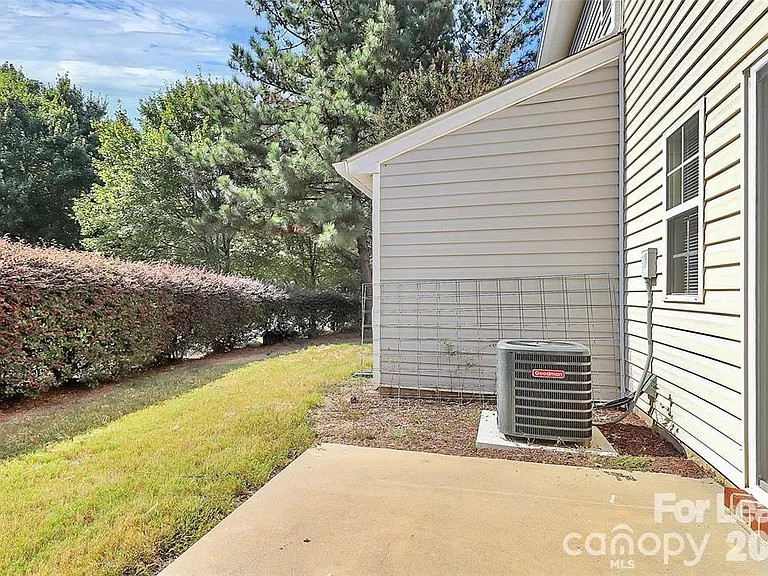 915 Par One Ct — Photo 32