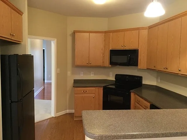 1700 Heisser Ln — Photo 2