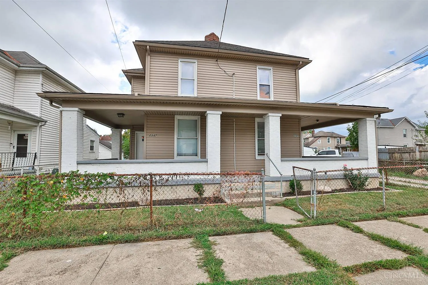 2345 Noble Ave photo 1